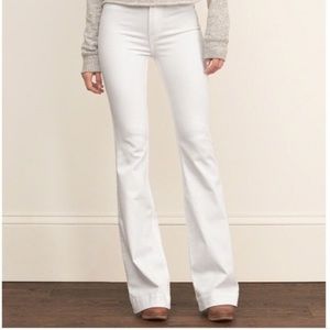 WHITE FLARE JEANS